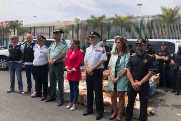  Desembarco en la capital grancanaria de la droga incautada (foto TA)